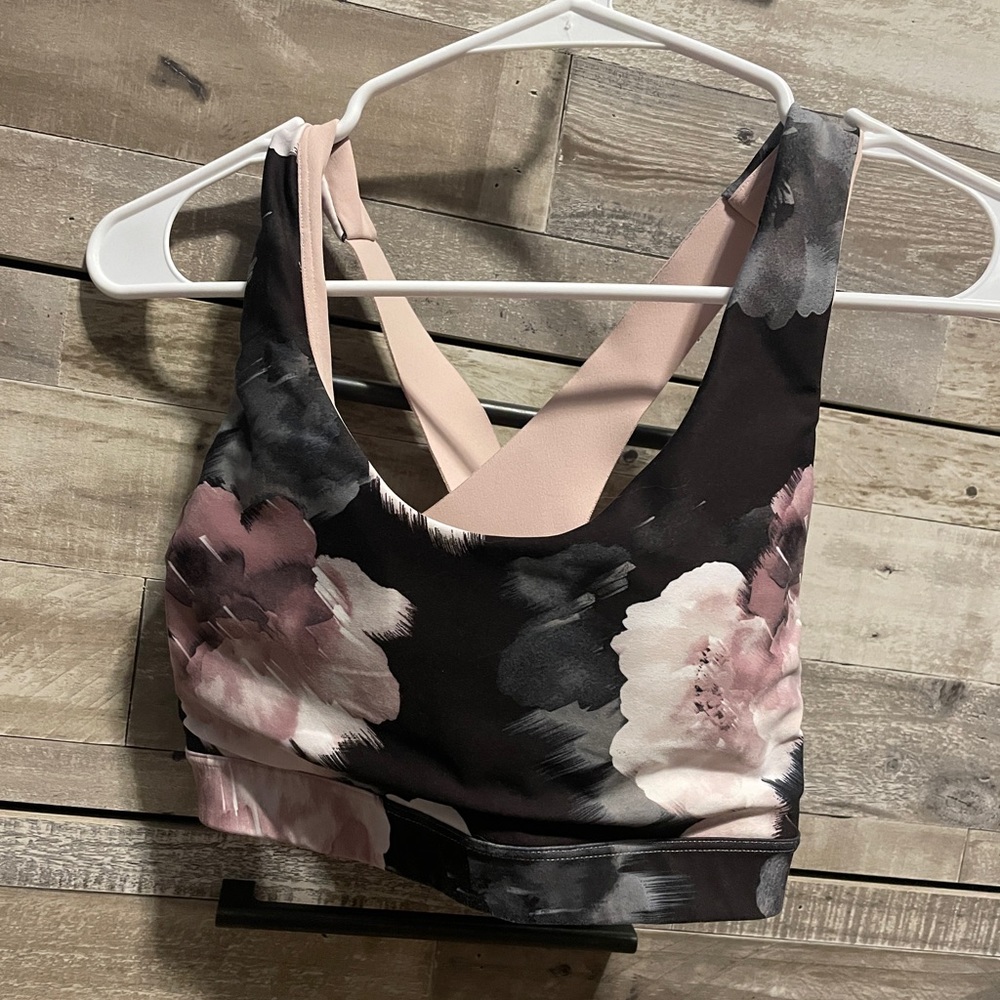flower style sports bra, perfect condition